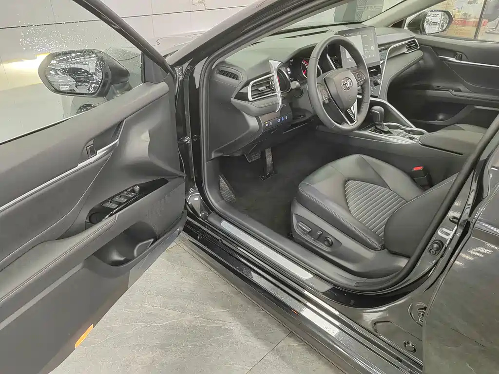 TOYOTA CAMRY 2023