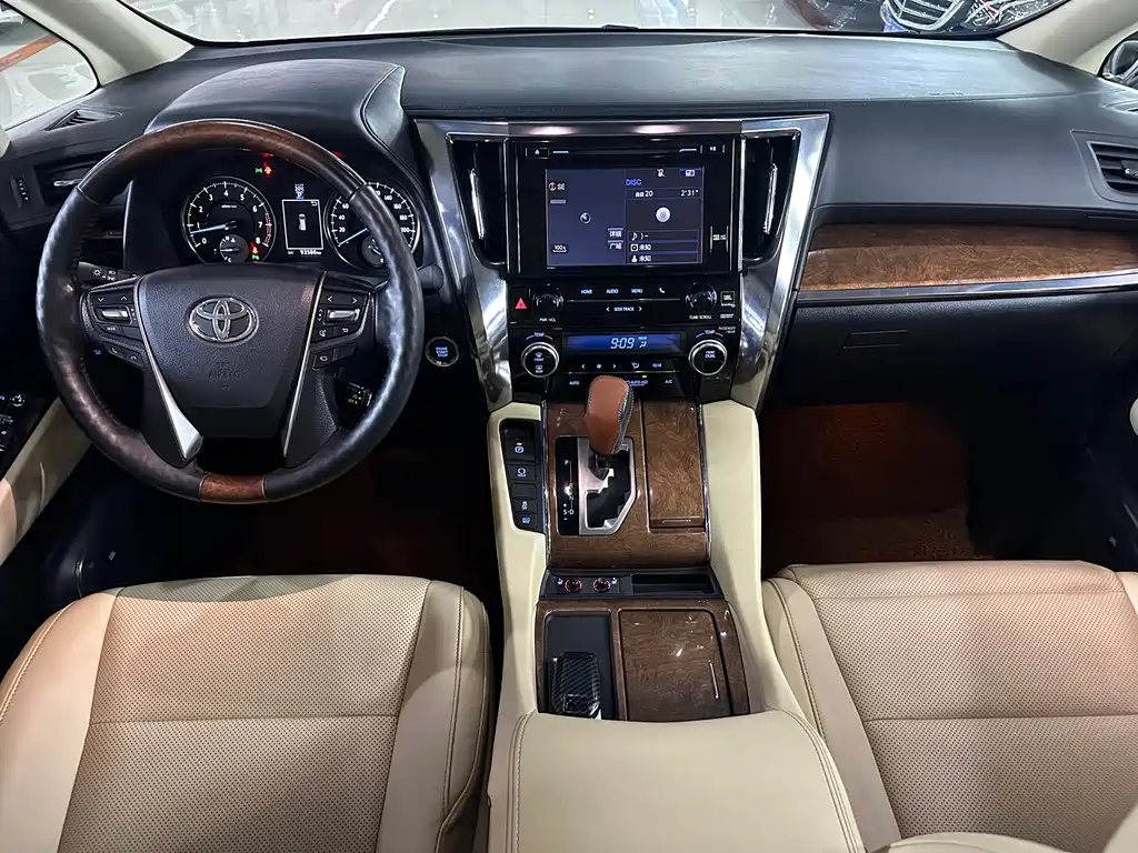 TOYOTA ALPHARD 2018