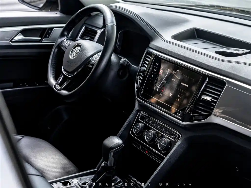 VOLKSWAGEN TOURAN 2020