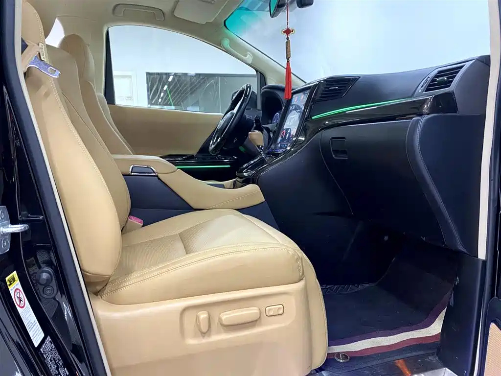 TOYOTA ALPHARD 2012