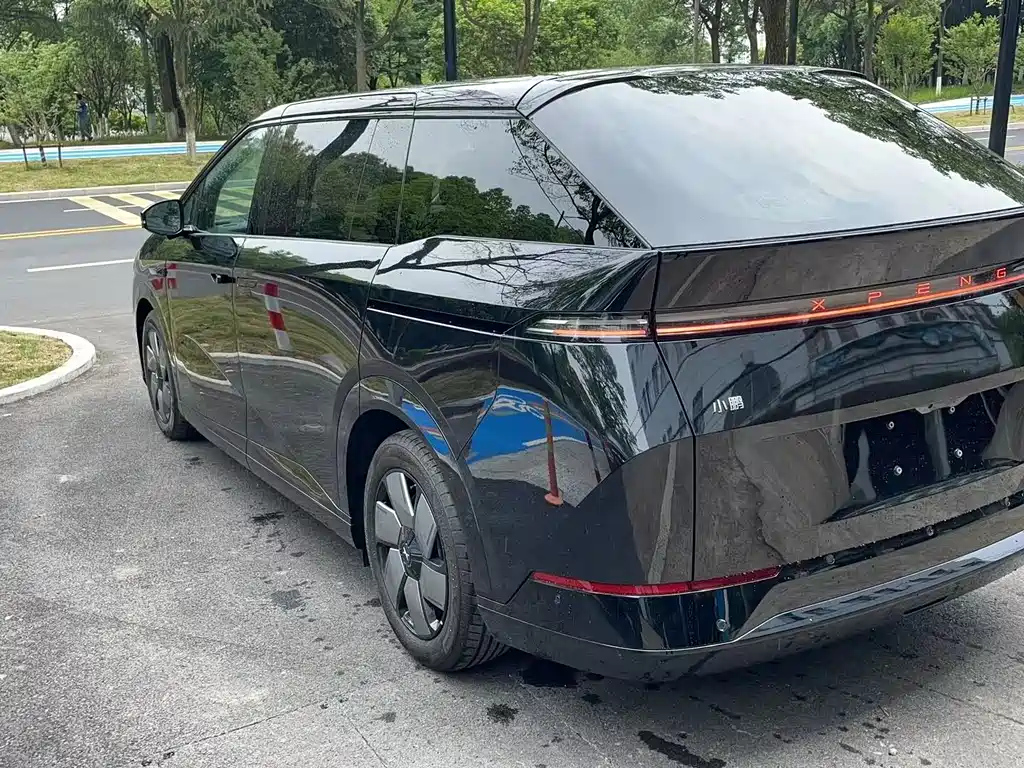 XPENG MOTORS X9 2024