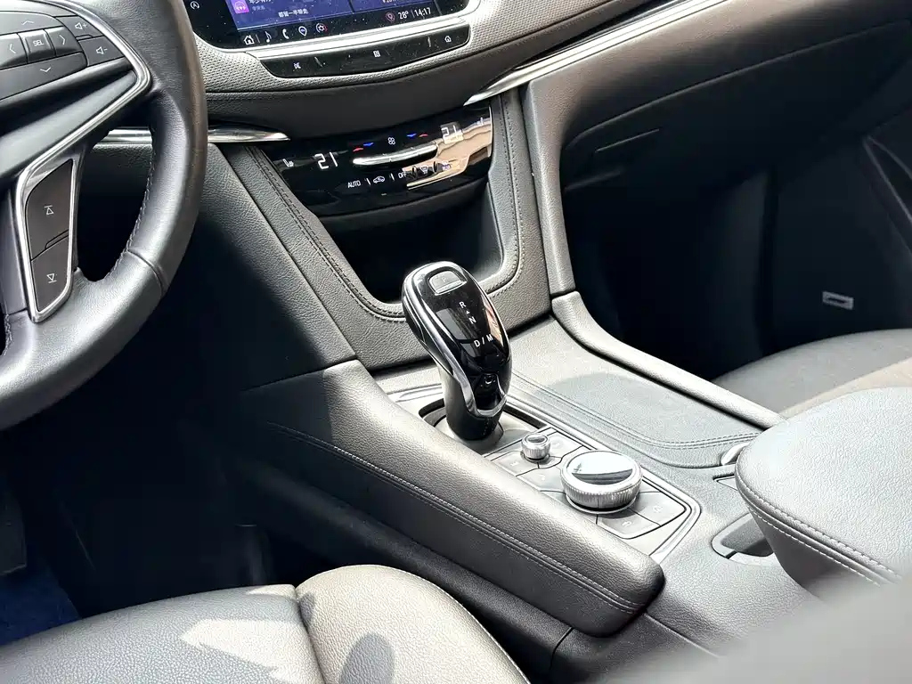 CADILLAC XT5 2021