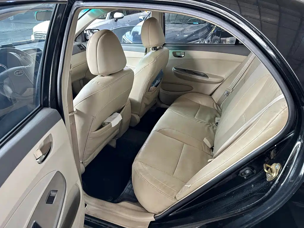 BYD L3 2013
