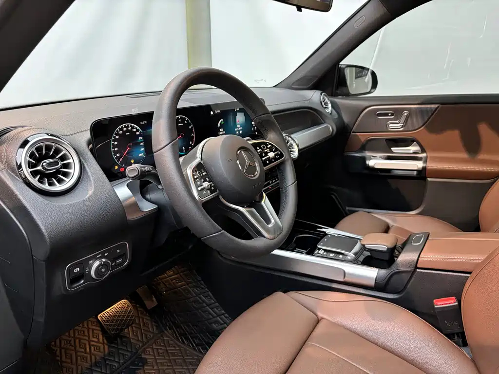 MERCEDES BENZ GLB 2023