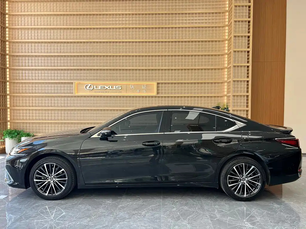 LEXUS ES 2022