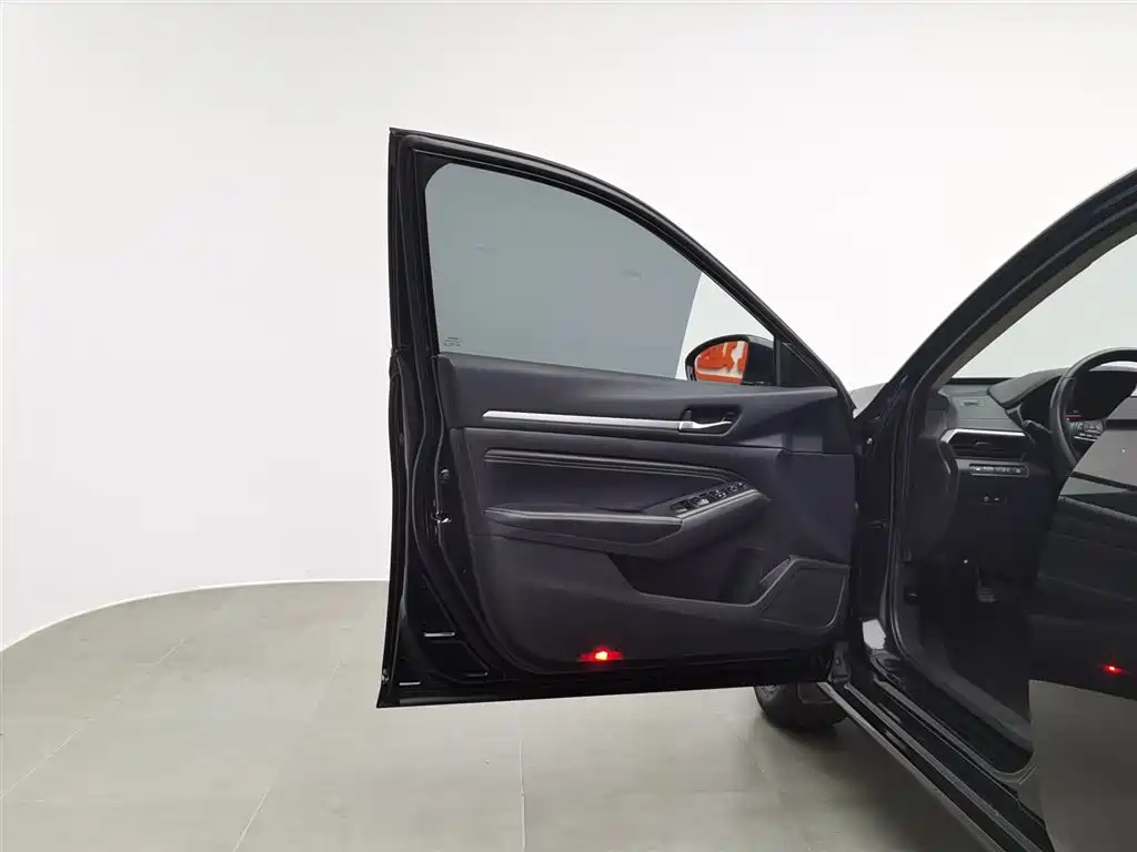 NISSAN TEANA 2020
