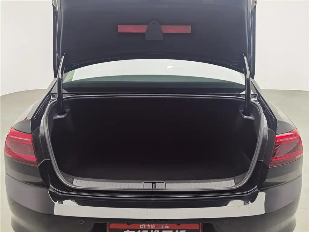 VOLKSWAGEN MAGOTAN 2022