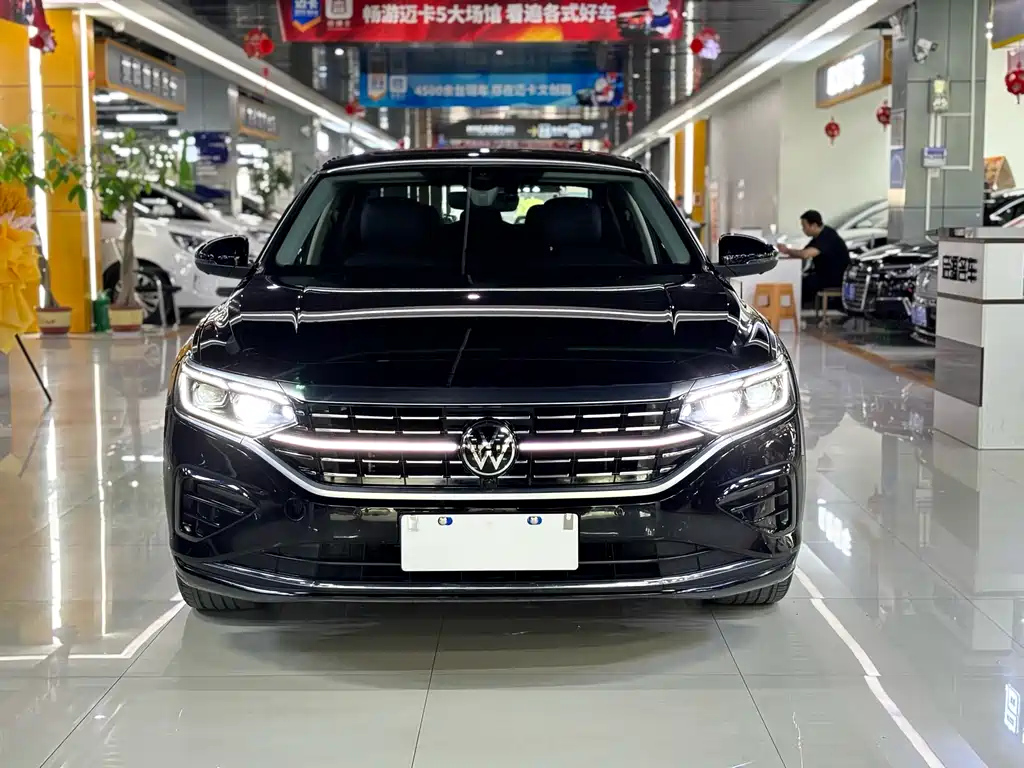 VOLKSWAGEN PASSAT 2023