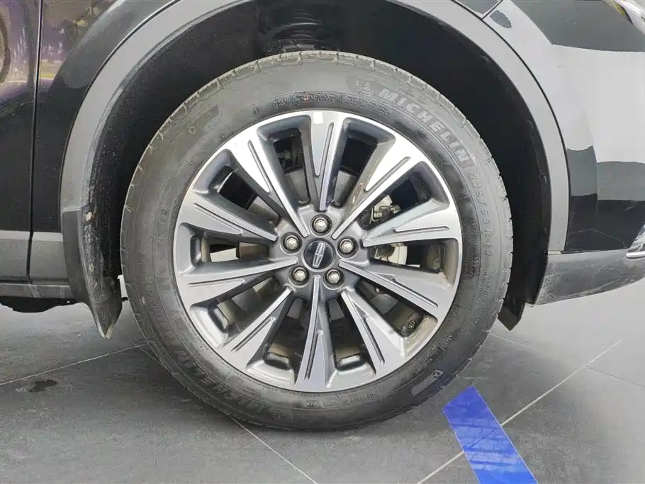 LINCOLN ADVENTURER 2021