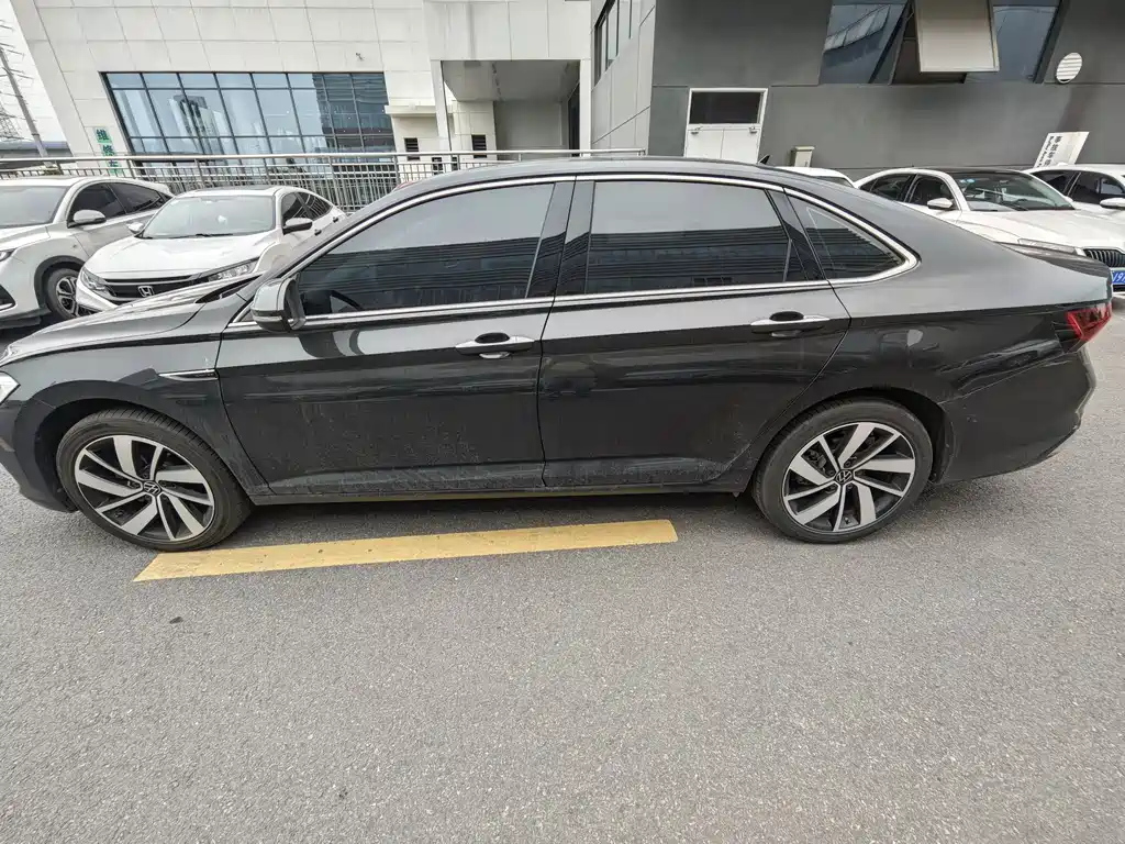 VOLKSWAGEN SAGITAR 2024
