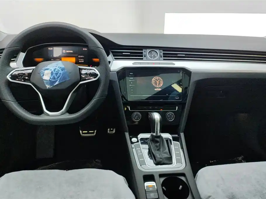 VOLKSWAGEN MAGOTAN 2023