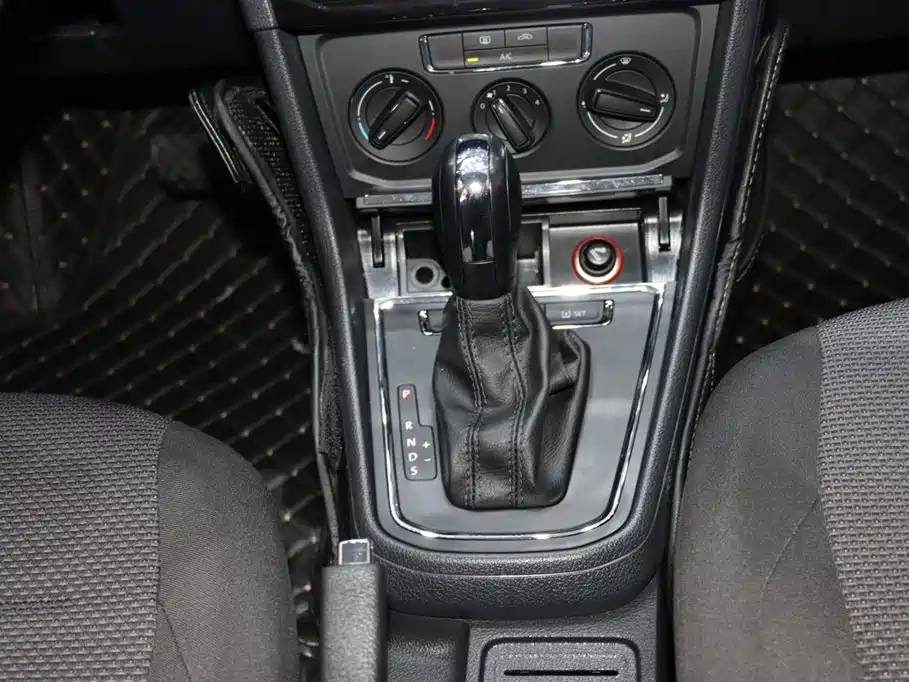 VOLKSWAGEN BORA 2018