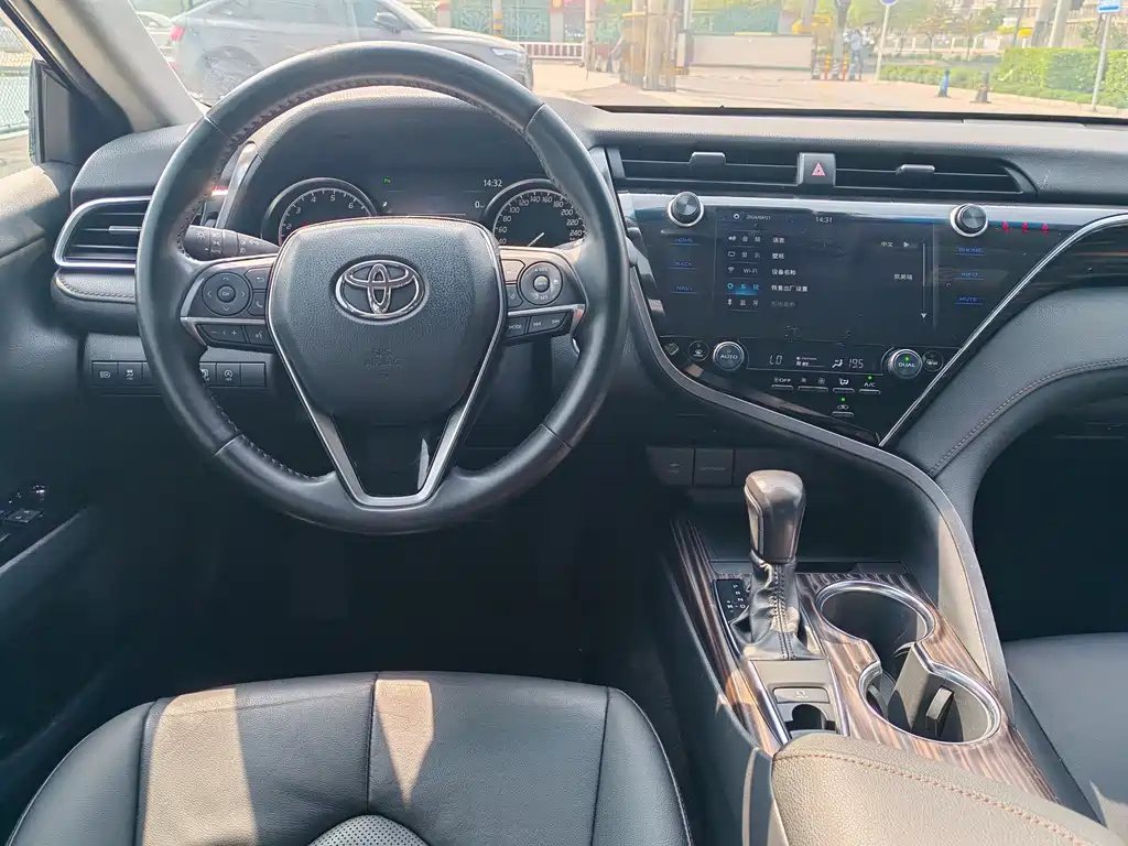 TOYOTA CAMRY 2019
