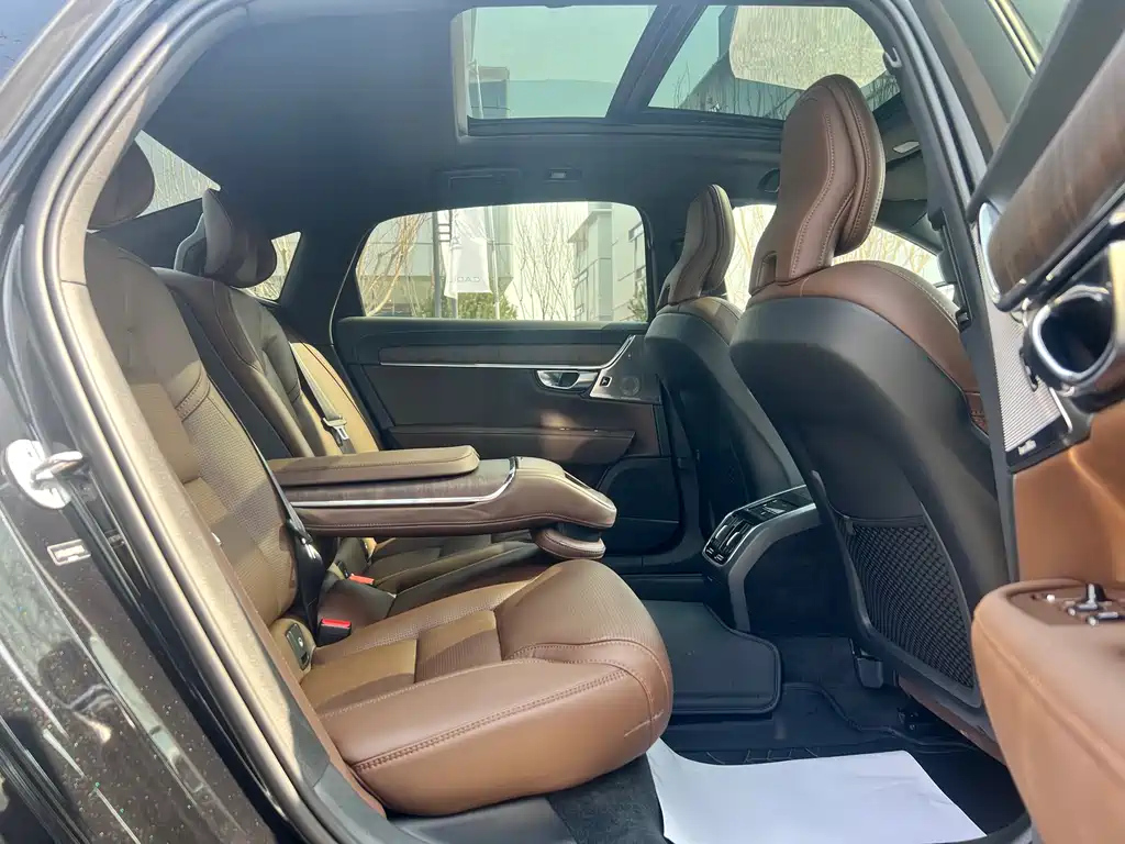 VOLVO S90 2024