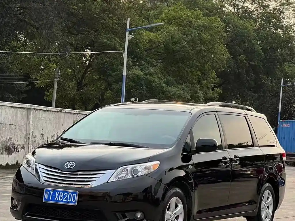 TOYOTA SIENNA 2014