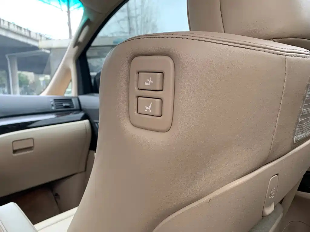 TOYOTA ALPHARD 2012