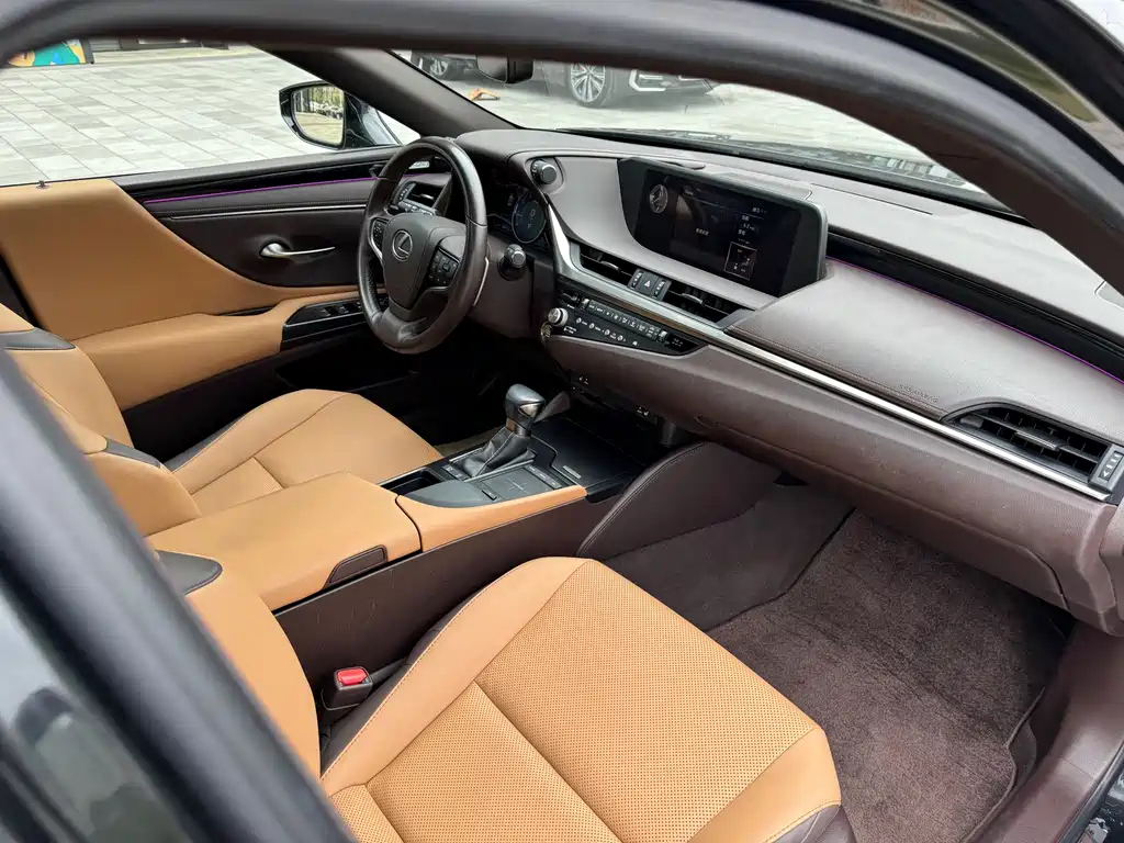 LEXUS ES 2021