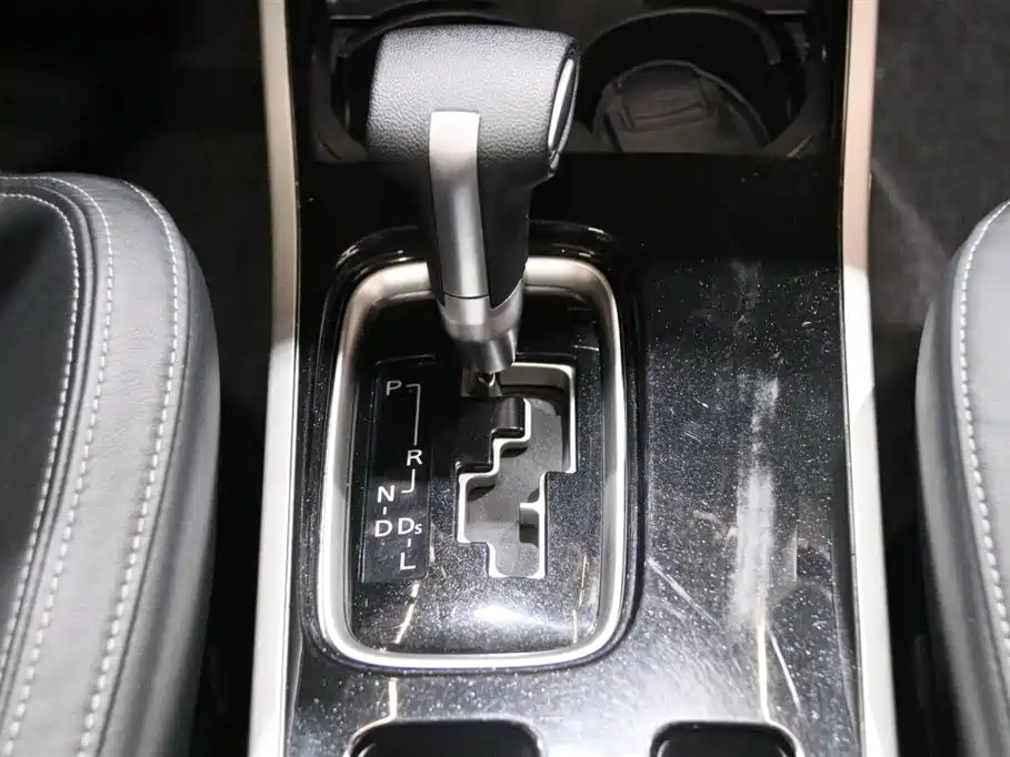 MITSUBISHI OUTLANDER 2019