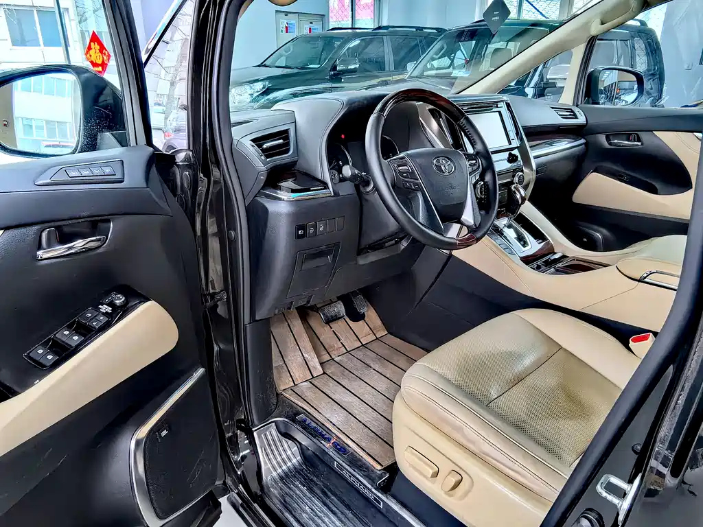 TOYOTA ALPHARD 2016