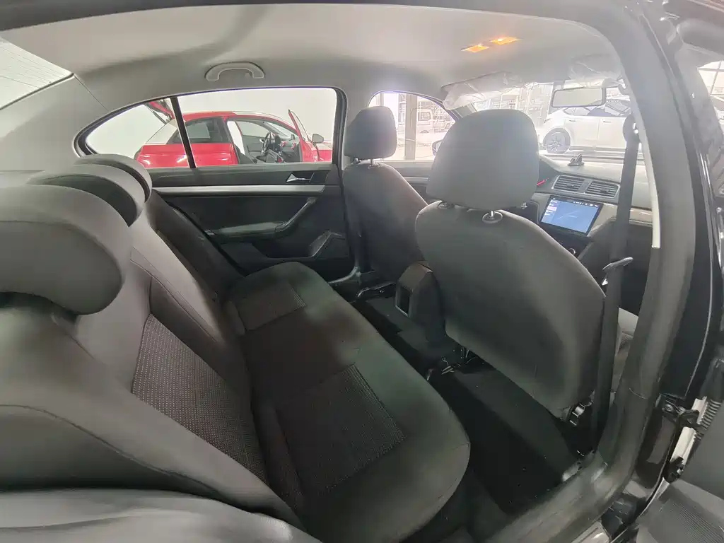 VOLKSWAGEN LAVIDA 2018