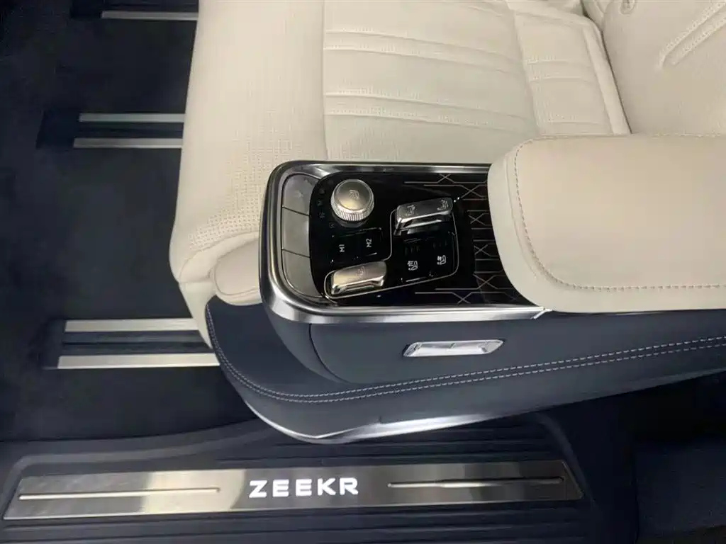 ZEEKR 009 2022