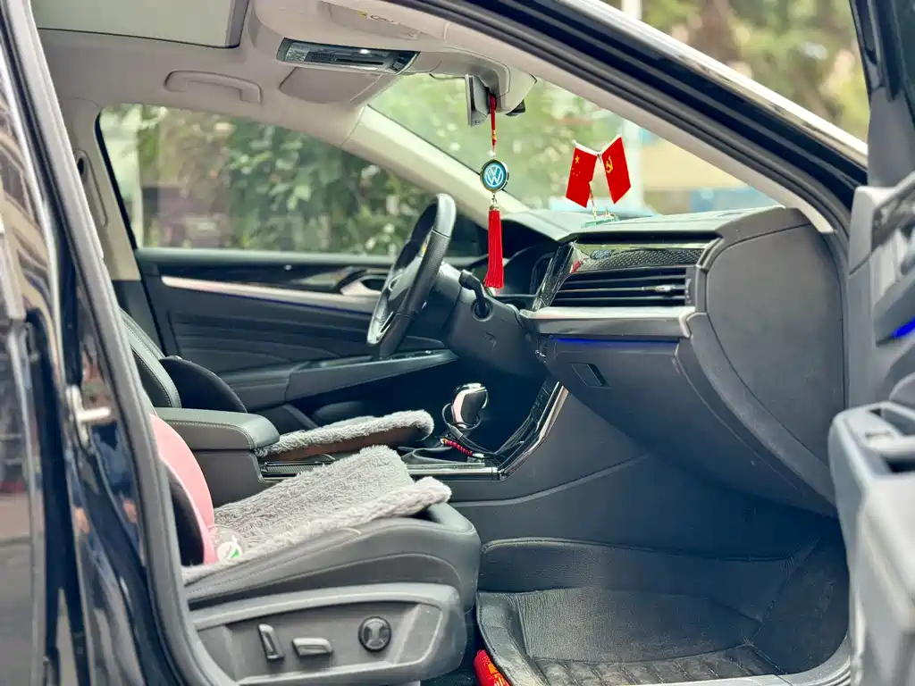 VOLKSWAGEN PASSAT 2022