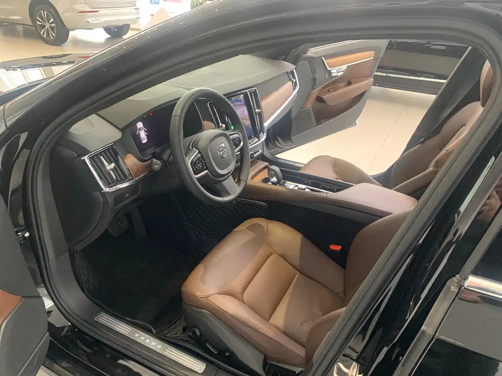 VOLVO S90 2022