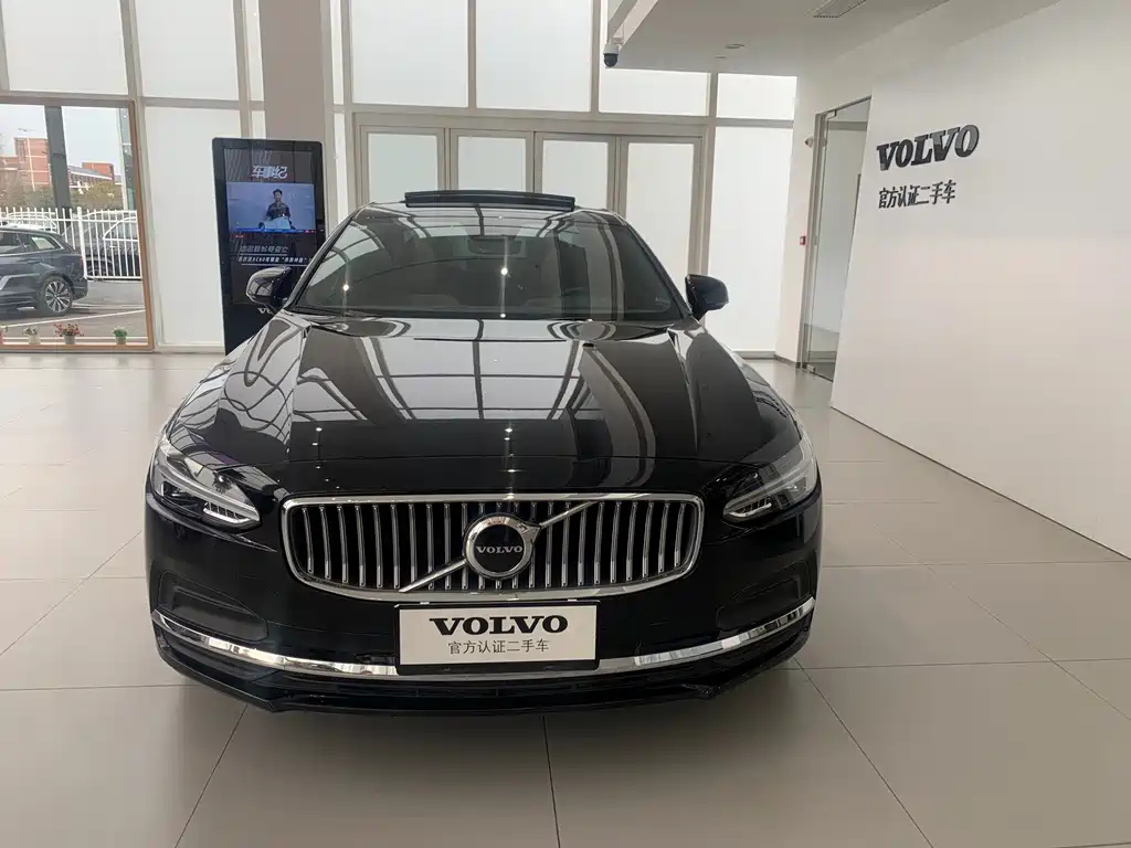 VOLVO S90 2022