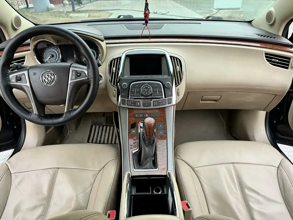 BUICK LACROSSE 2011