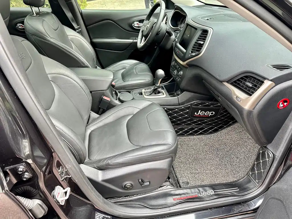 JEEP CHEROKEE 2018