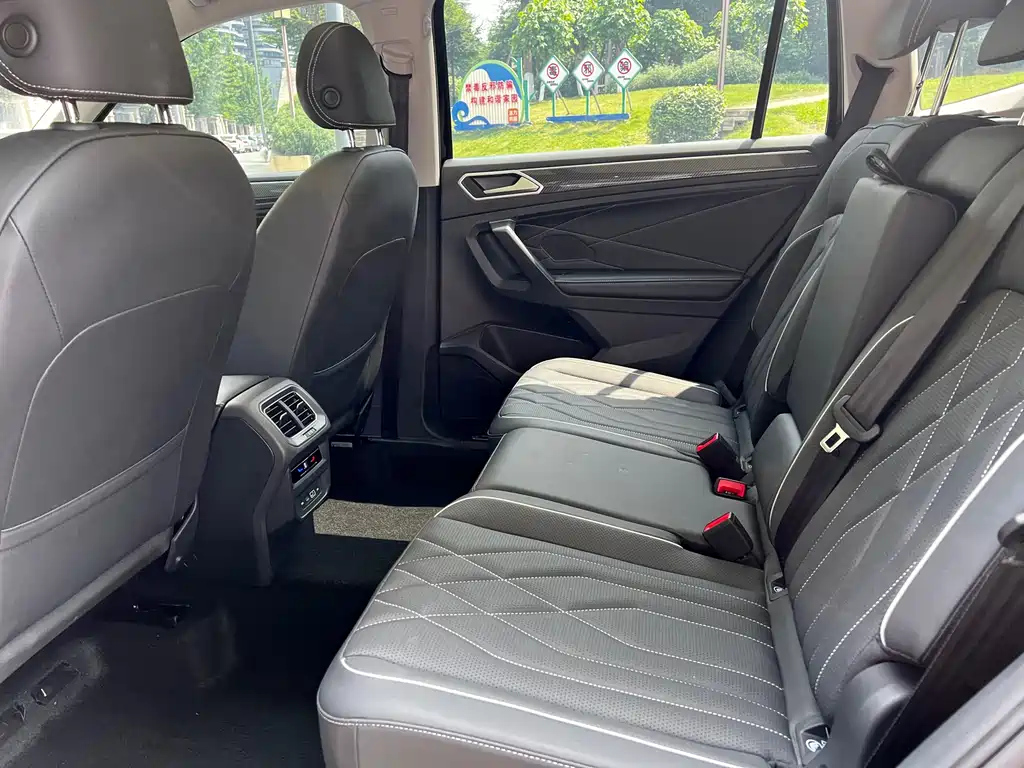 VOLKSWAGEN TIGUAN L 2023