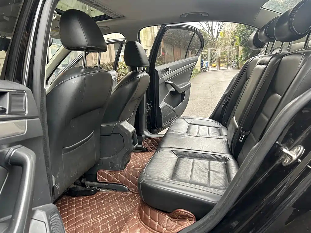 VOLKSWAGEN LAVIDA 2015