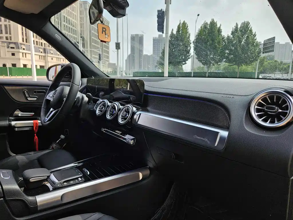 MERCEDES BENZ GLB 2023