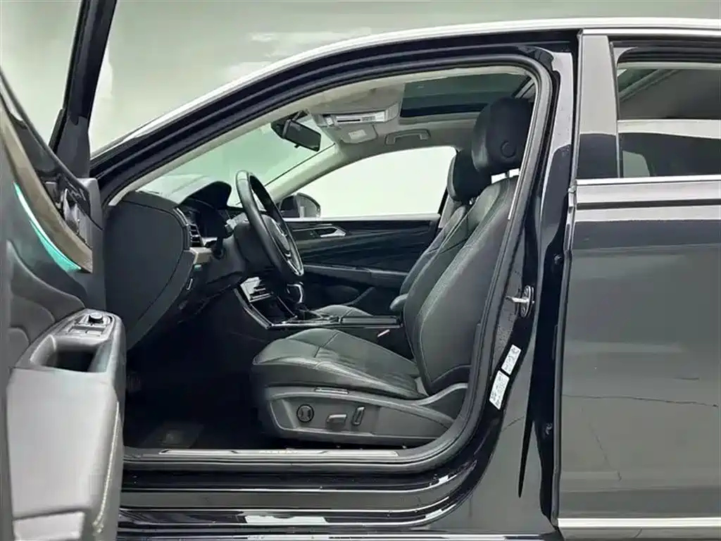 VOLKSWAGEN PASSAT 2021