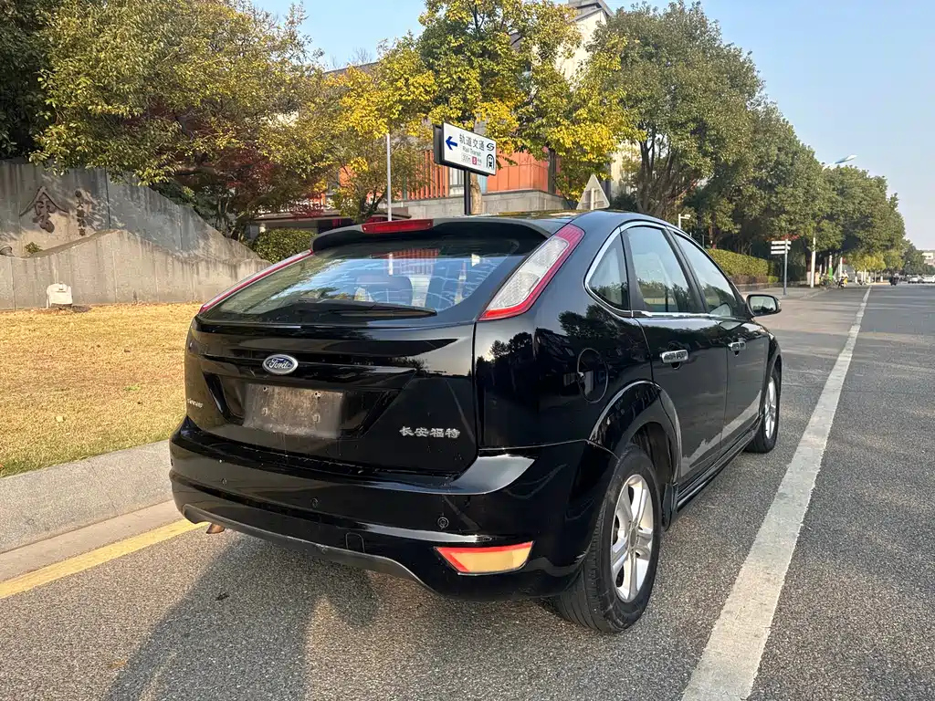 FORD FOCUS 2010