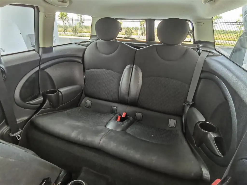 MINI CLUBMAN 2011