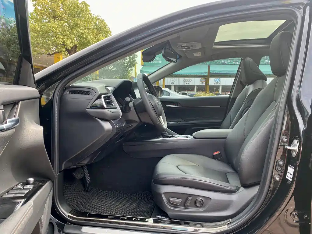 TOYOTA CAMRY 2021