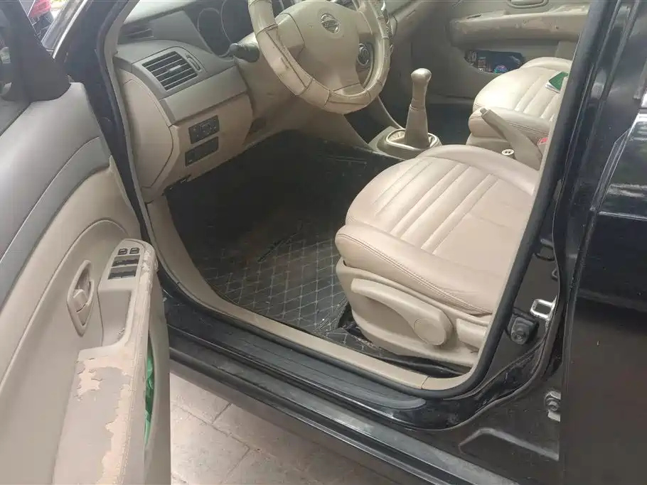 NISSAN SYLPHY 2017