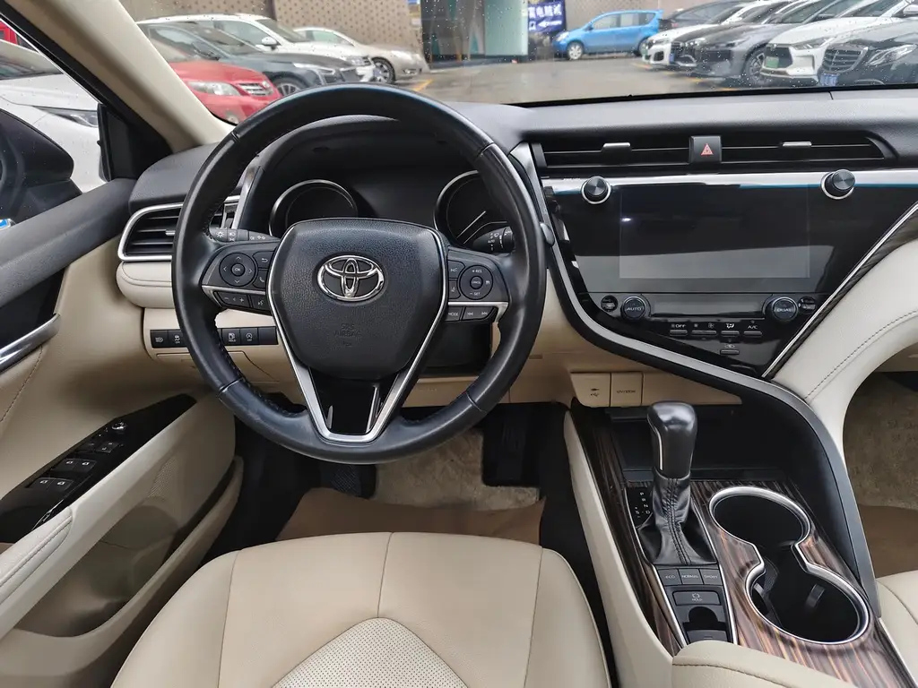TOYOTA CAMRY 2020