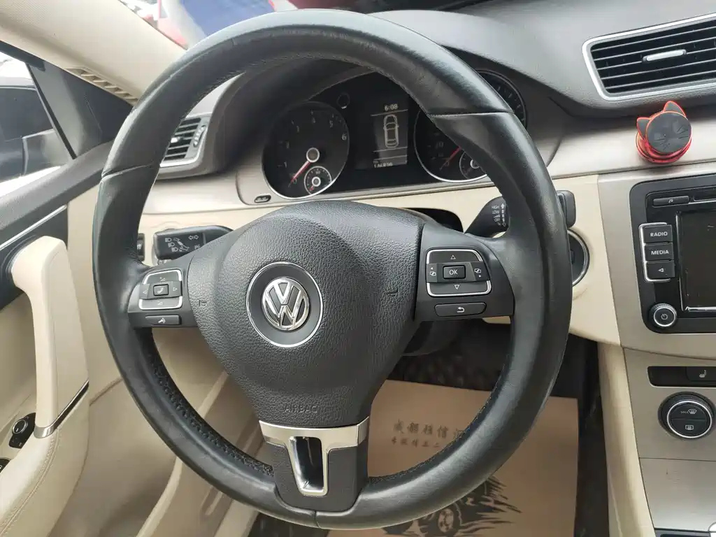 VOLKSWAGEN MAGOTAN 2014