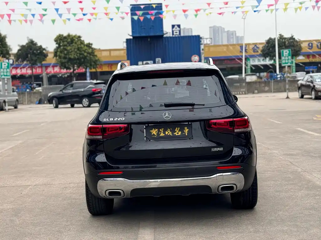 MERCEDES BENZ GLB 2023