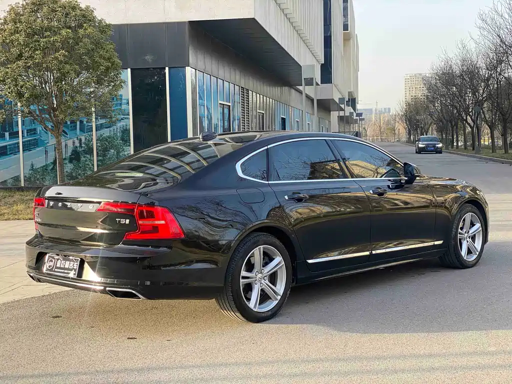 VOLVO S90 2019