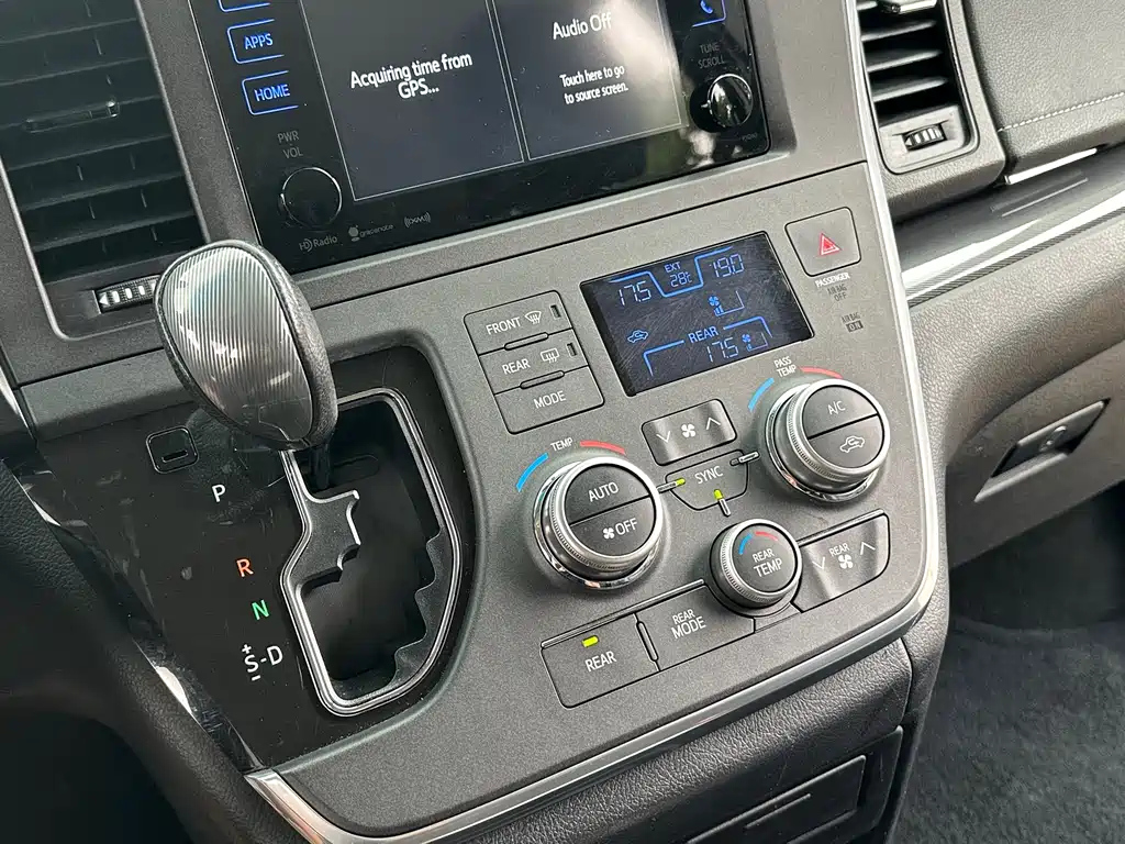 TOYOTA SIENNA 2016