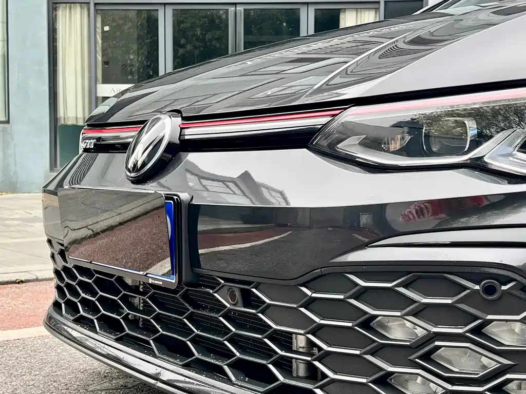 VOLKSWAGEN GOLF 2023