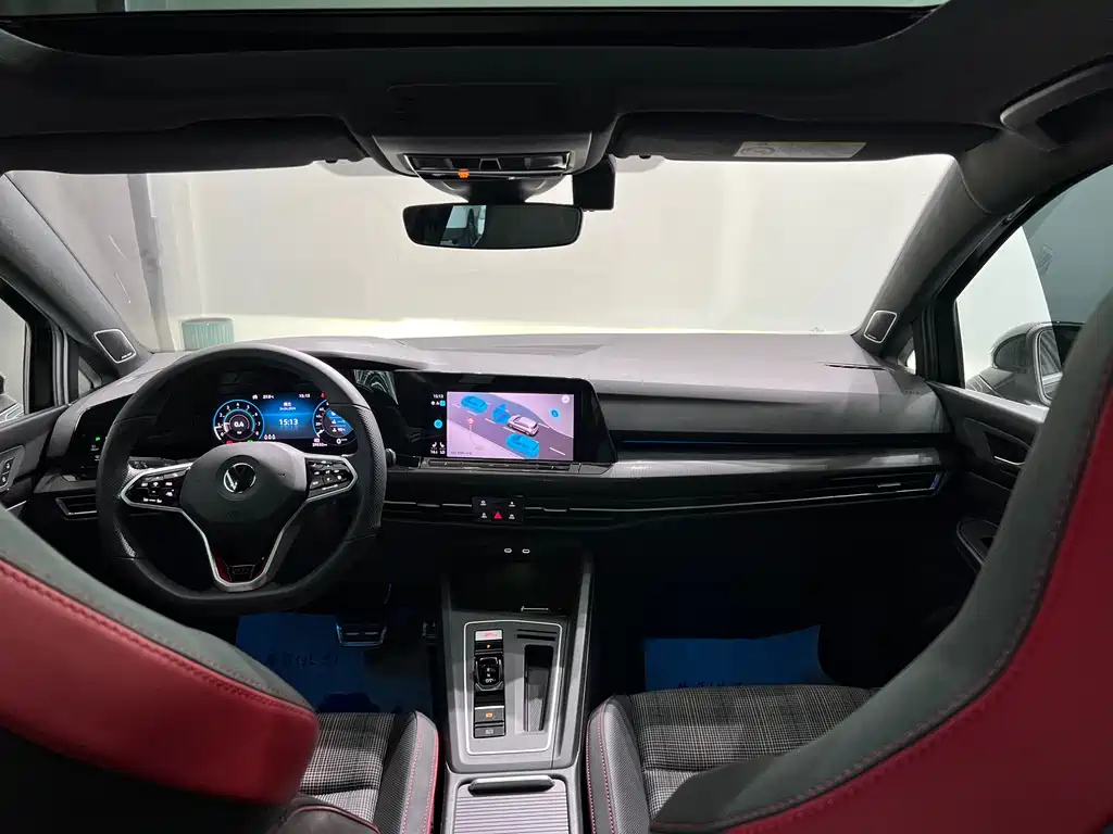 VOLKSWAGEN GOLF 2022