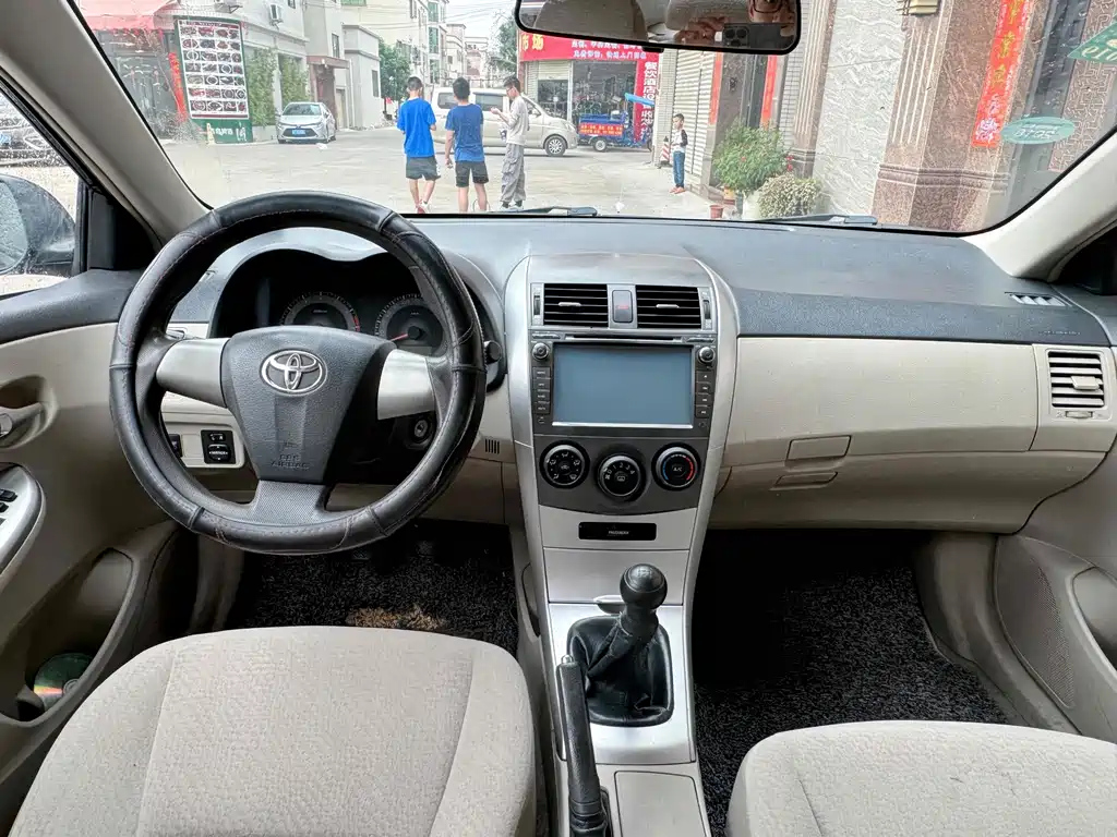TOYOTA COROLLA 2013
