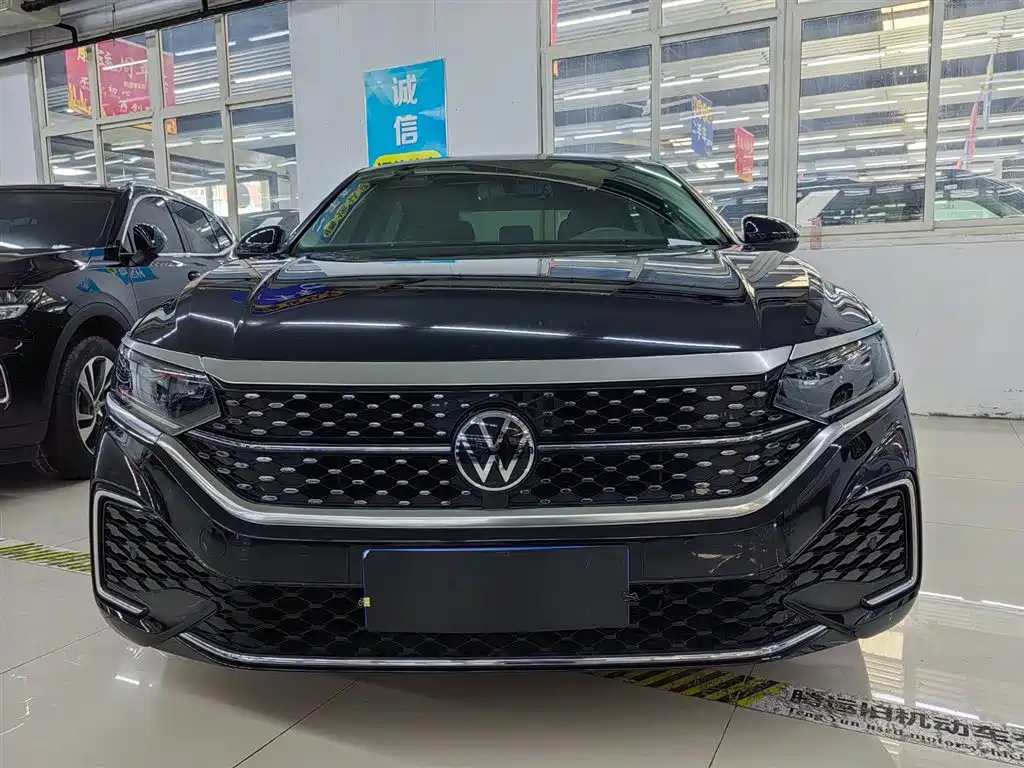 VOLKSWAGEN PASSAT 2023