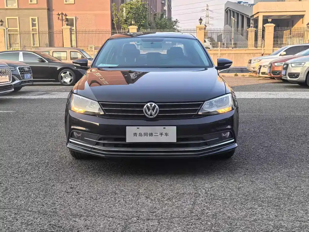 VOLKSWAGEN SAGITAR 2015
