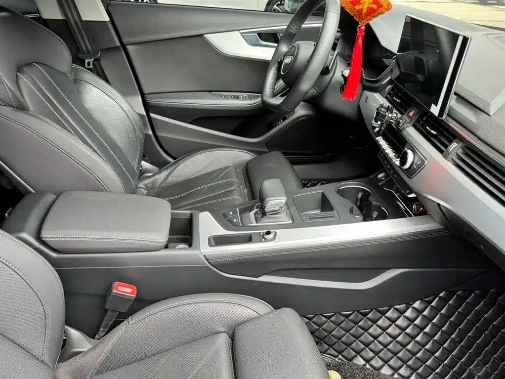 AUDI A4L 2022