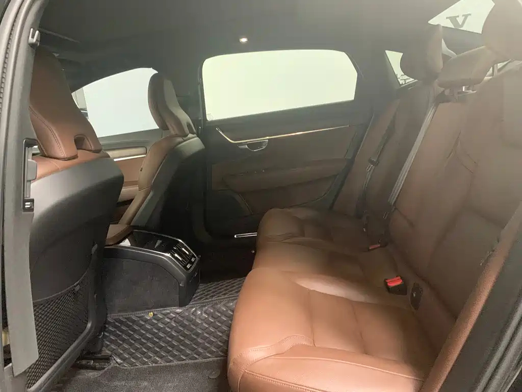 VOLVO S90 2022